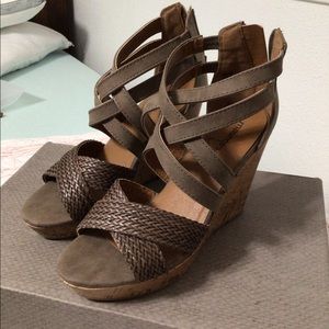 Summer wedges
